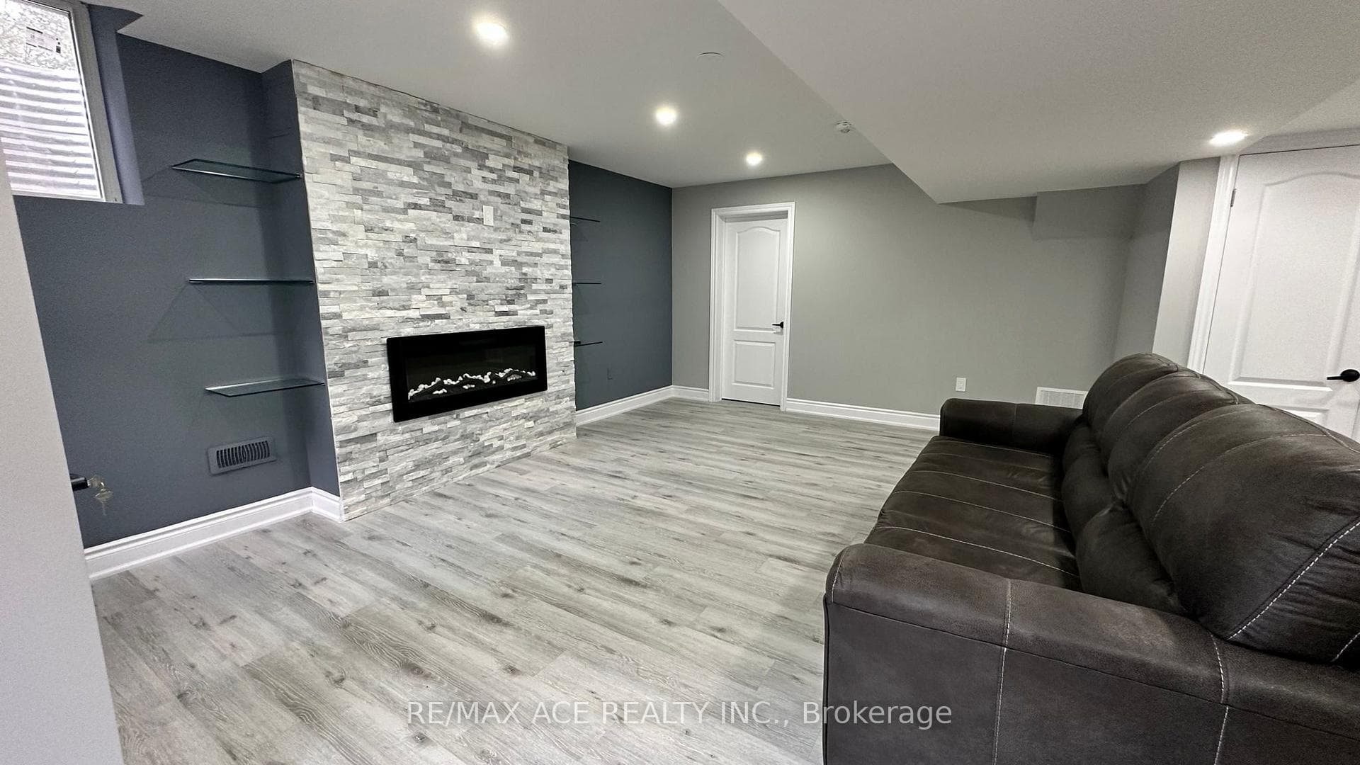 2169 Hillmount Drive photo 14