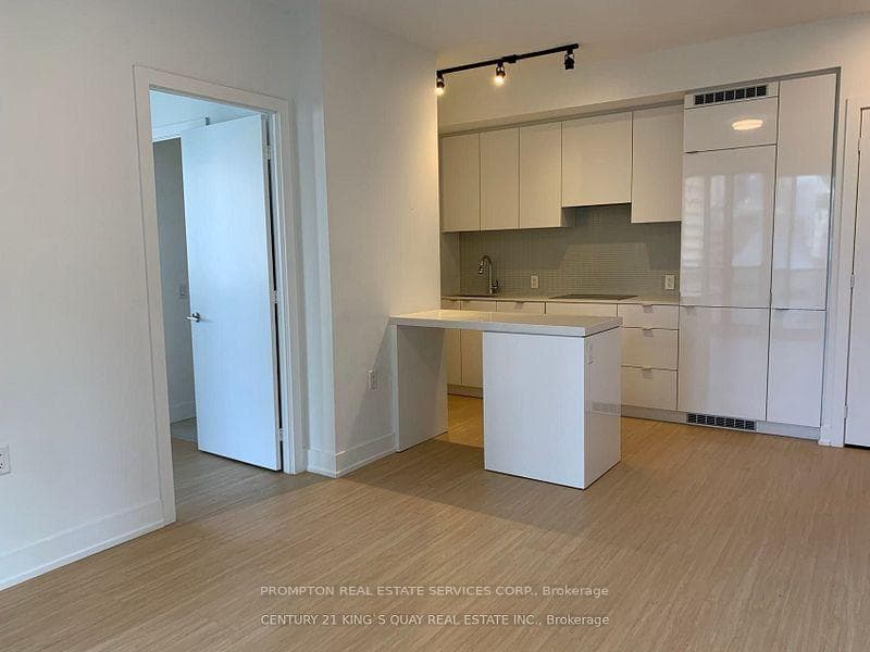 7 Grenville Street Unit 1105 photo 3