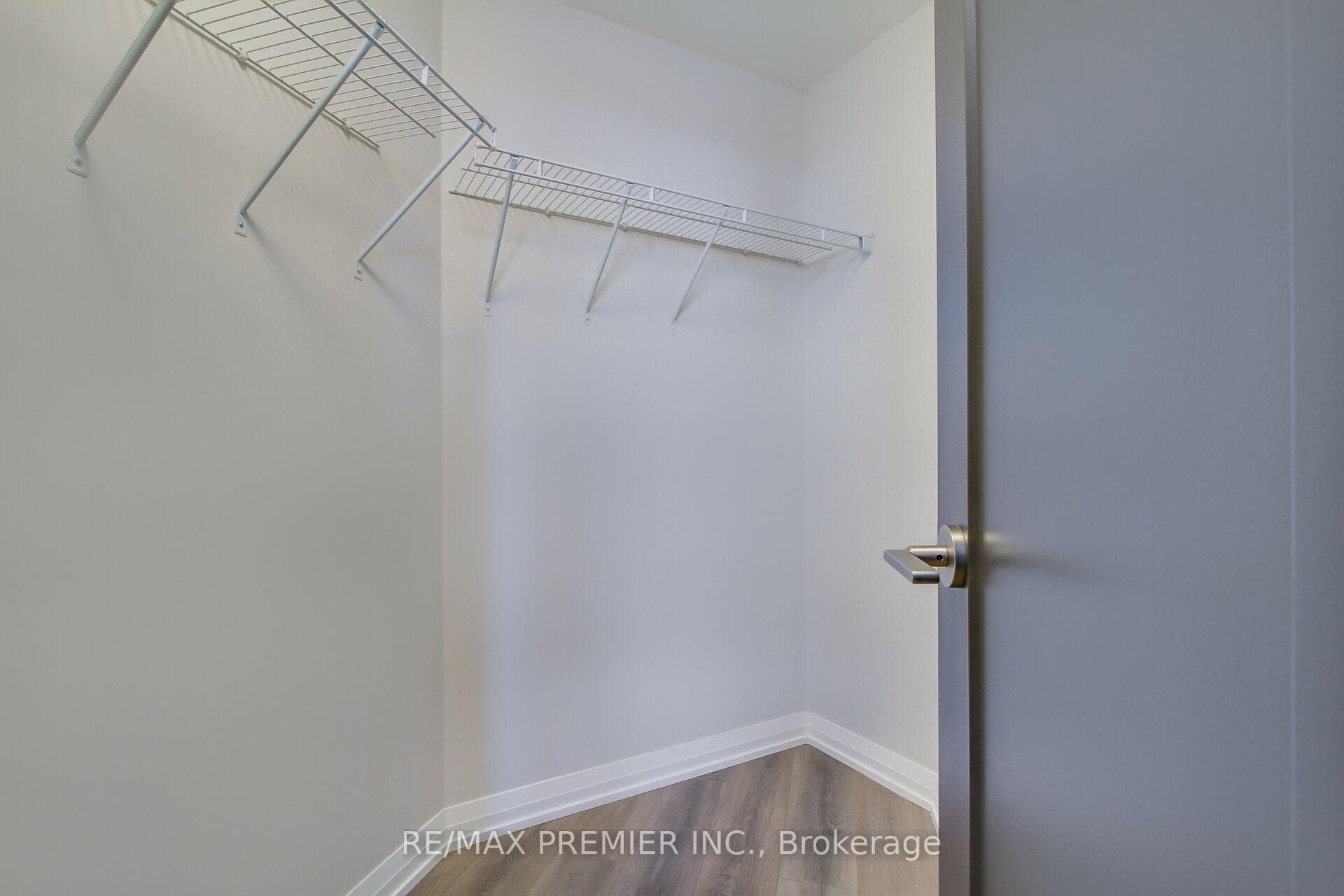 9000 Jane Street Unit 1711 photo 9