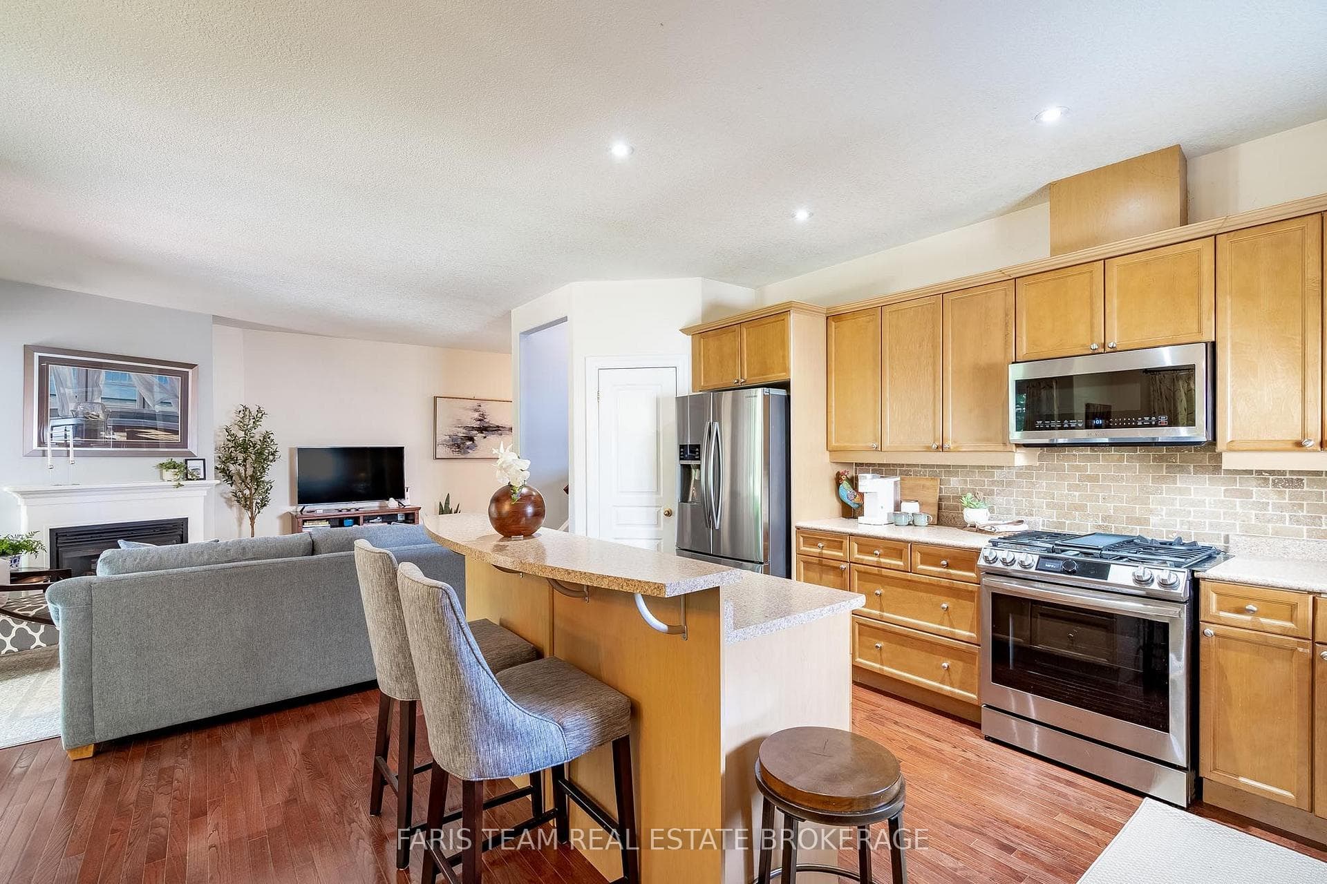 123 Wawinet Street photo 5