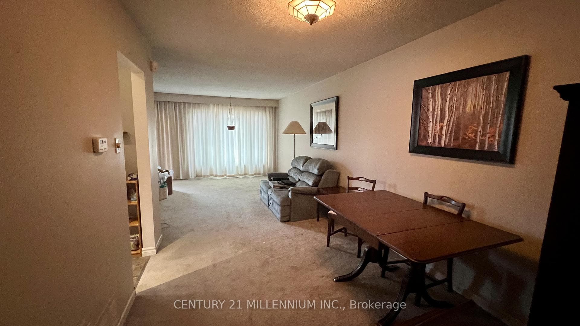 68 Burbank Crescent photo 9