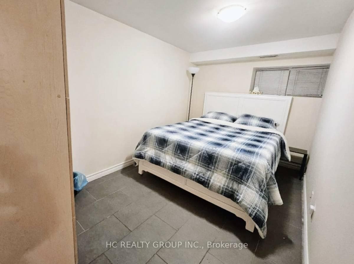 629 Bathurst Street photo 5