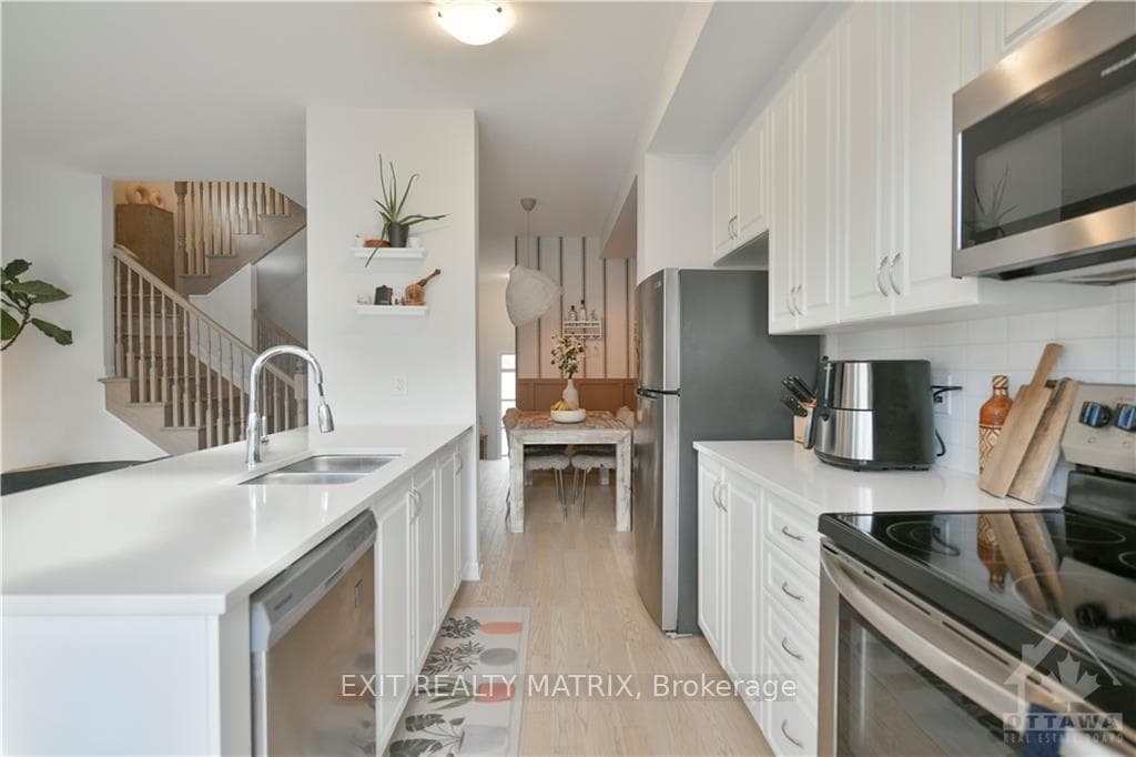 752 CASHMERE Terrace photo 8