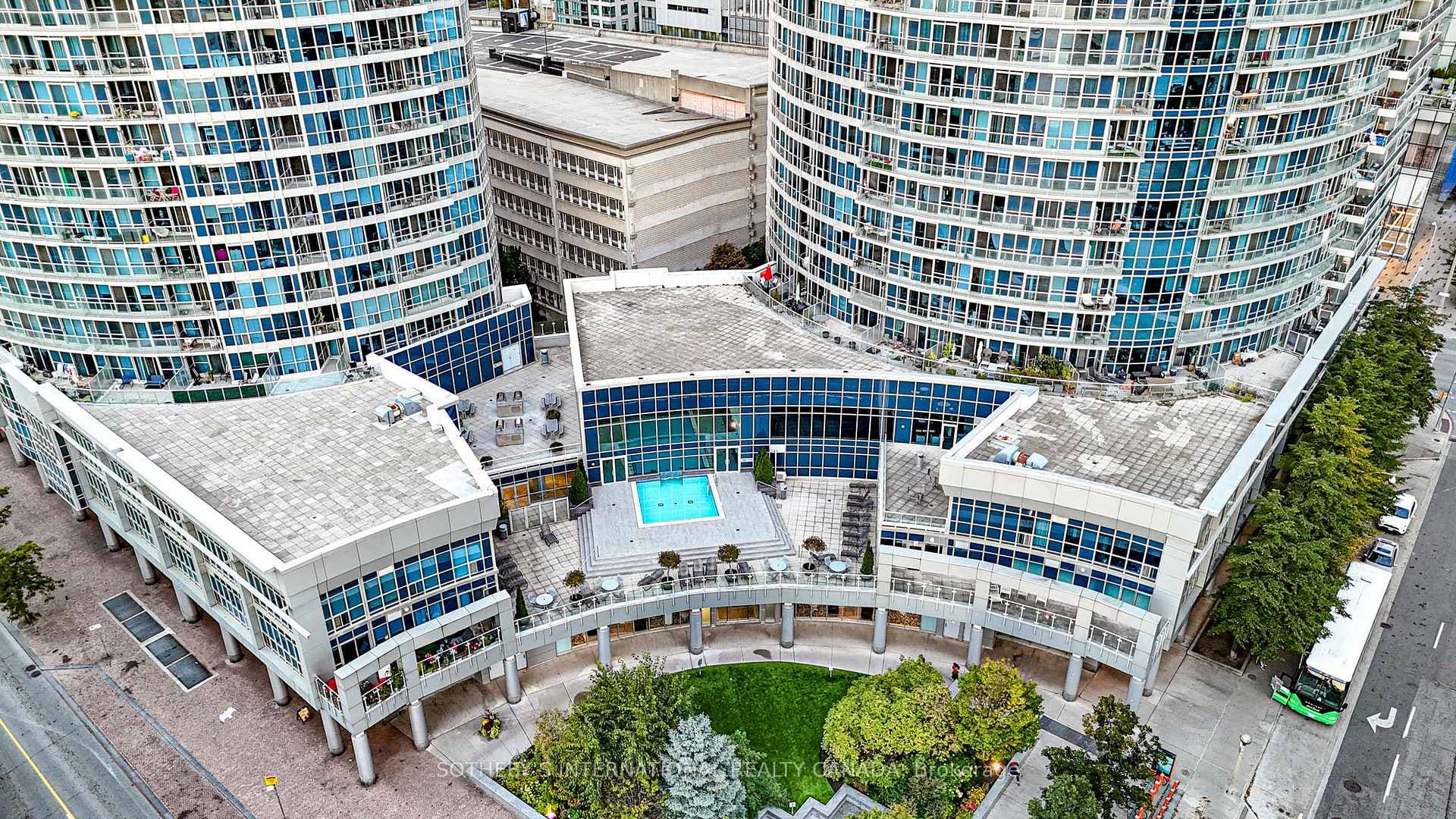 218 Queens Quay Unit 2202 photo 44