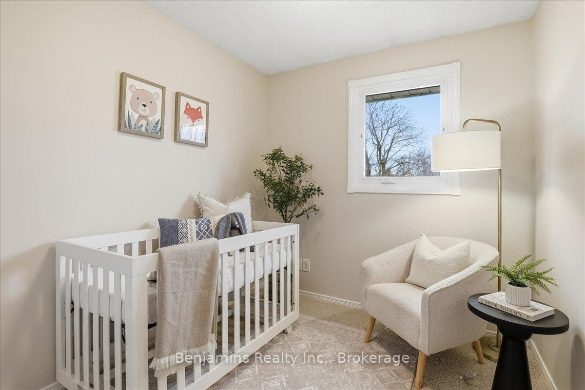 105 White Pine Crescent photo 17