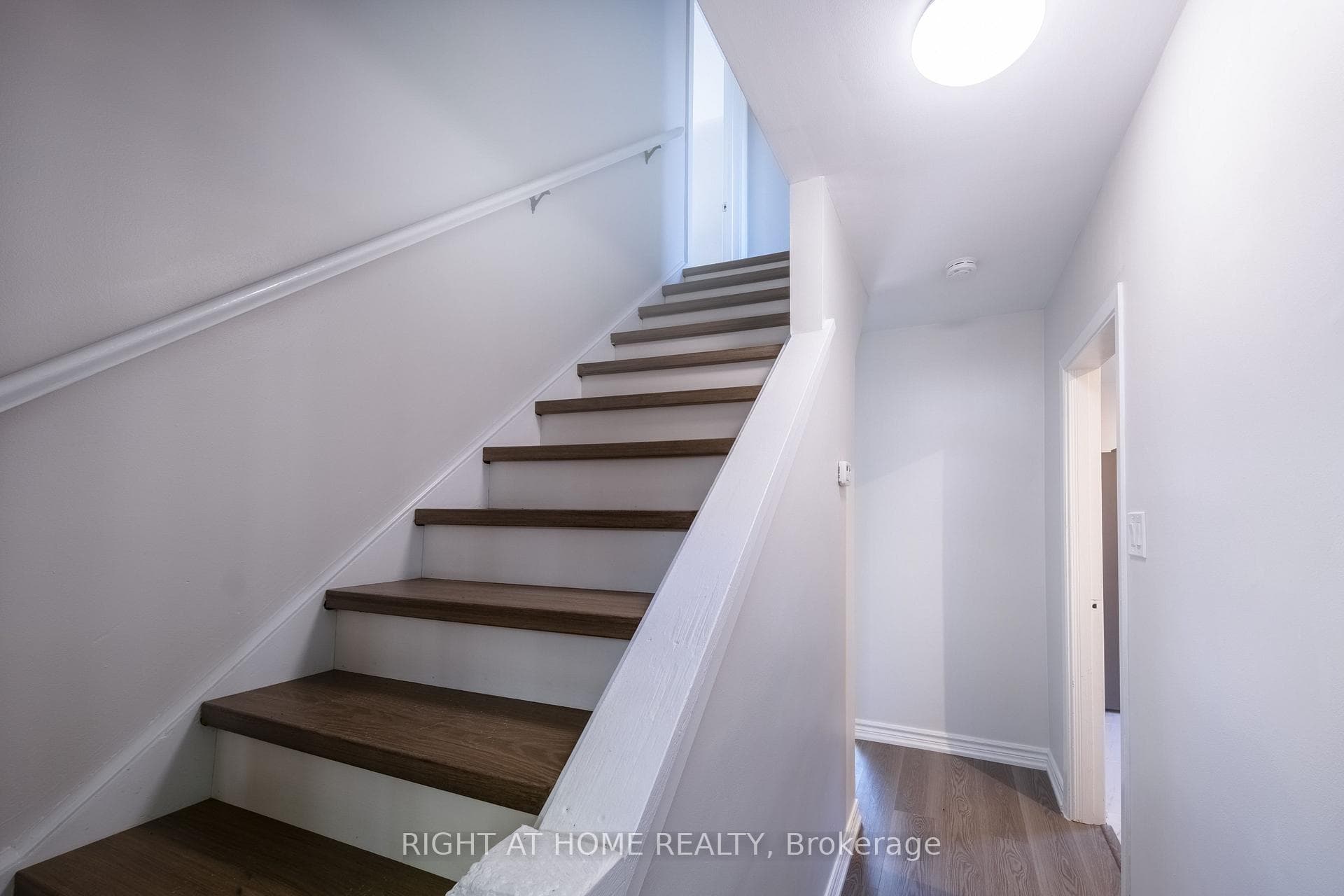8 Watling Street photo 8