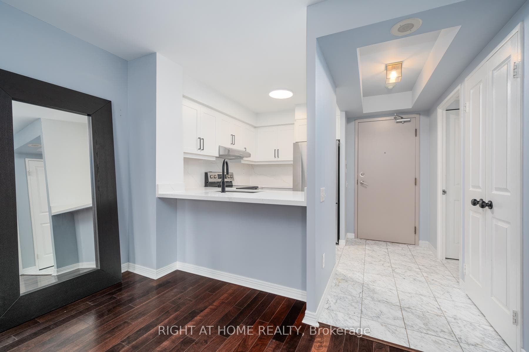 942 Yonge Street Unit 605 photo 11