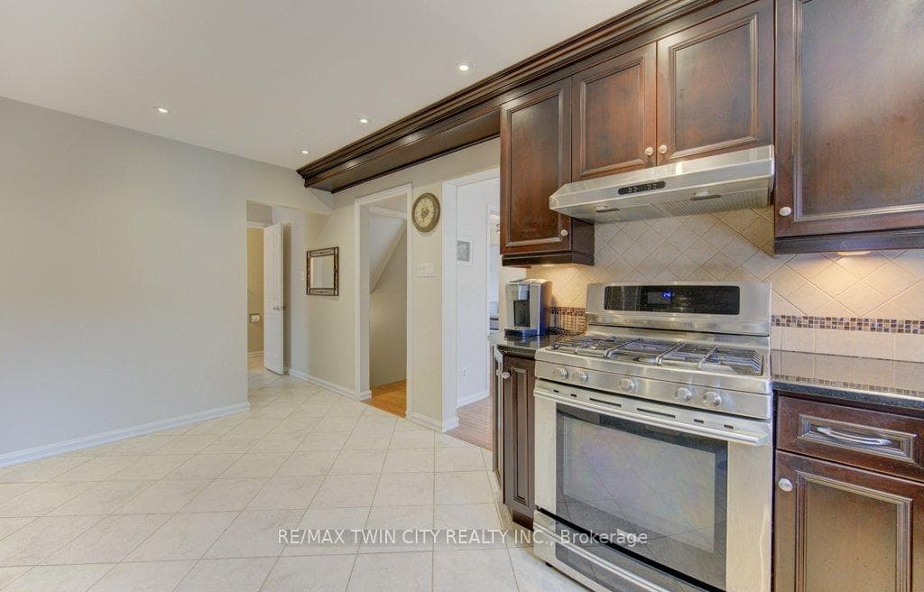15 Deerwood Crescent photo 17