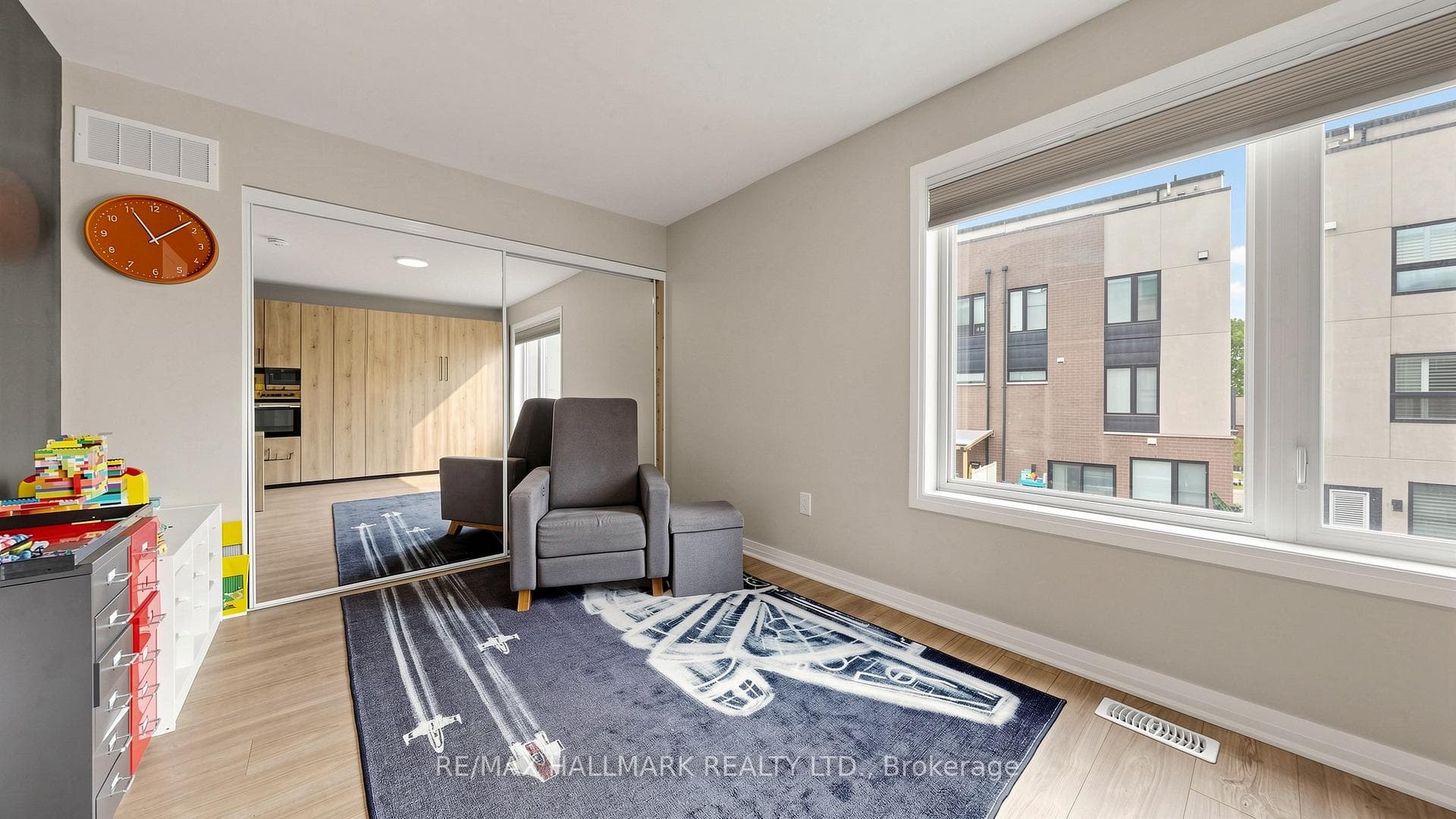 2nd bedroom
