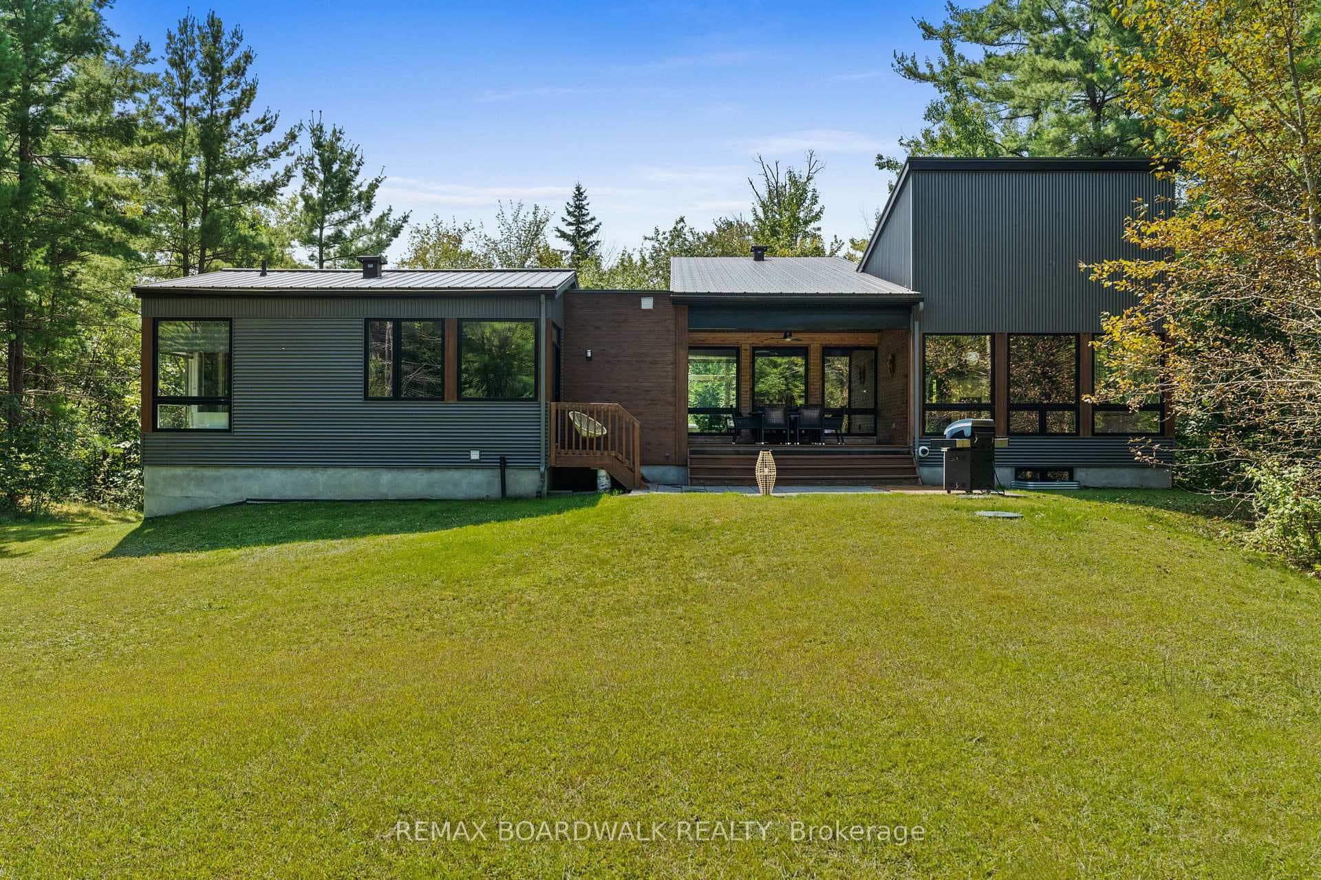 108 EDITH MARGARET Place photo 35