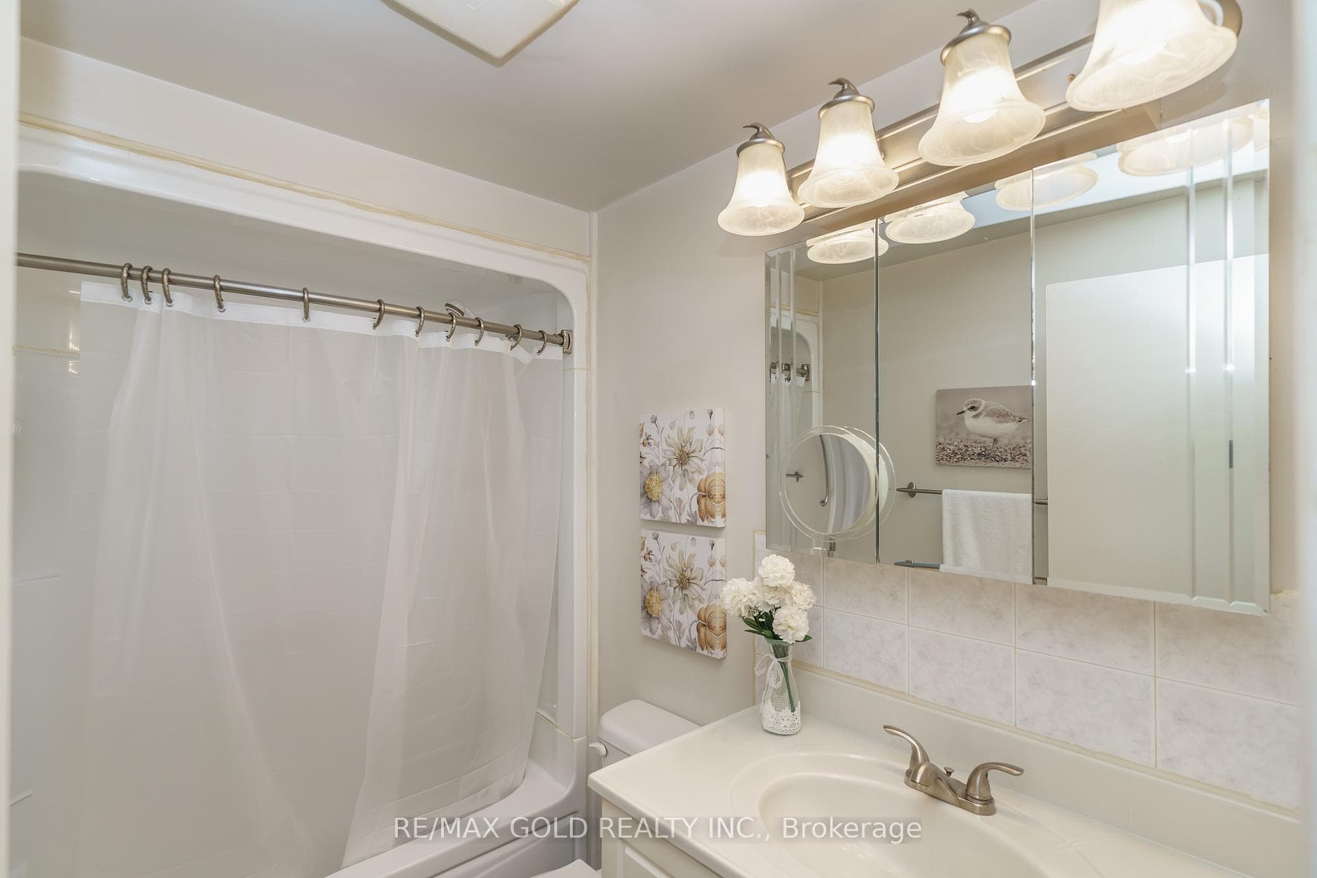 9 Gladstone Square photo 20
