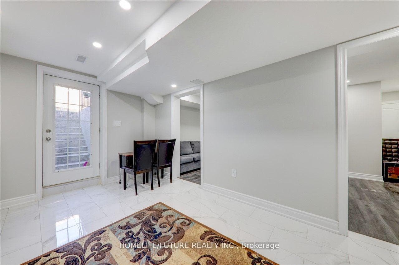 939 Miller Park Avenue Unit Bsmt photo 6