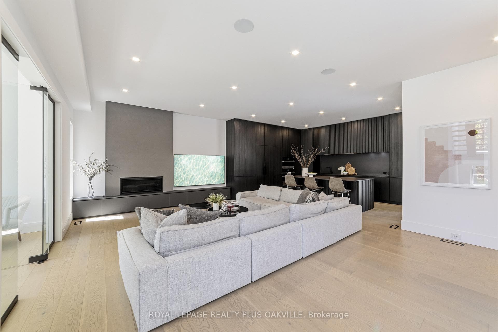 1189 Tisdale Street photo 4