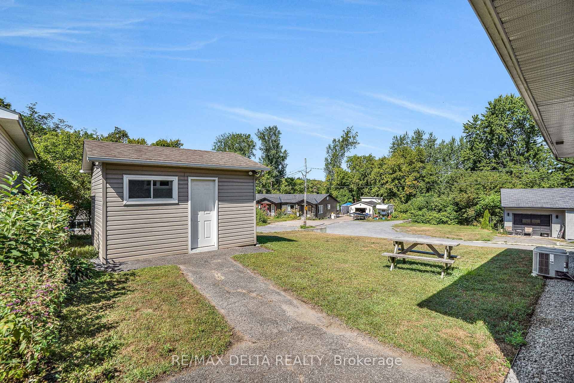 660 Henrie Circle photo 28