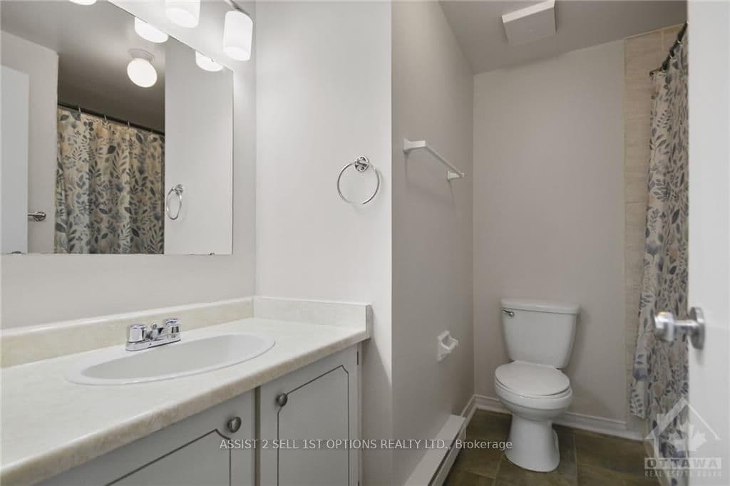 5 WOODVALE Unit A photo 17