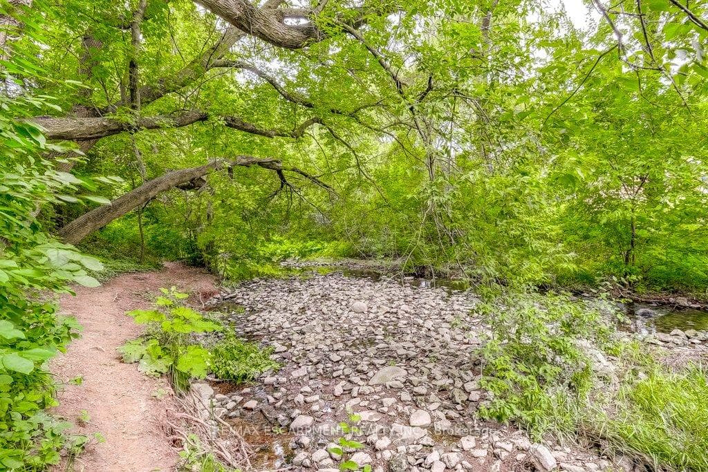 587 Sheraton Road photo 22