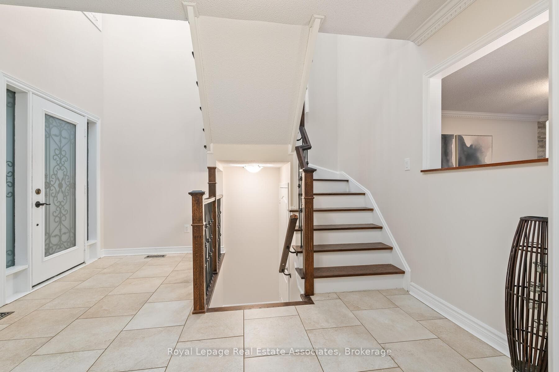 27 Royal Ridge Crescent photo 18