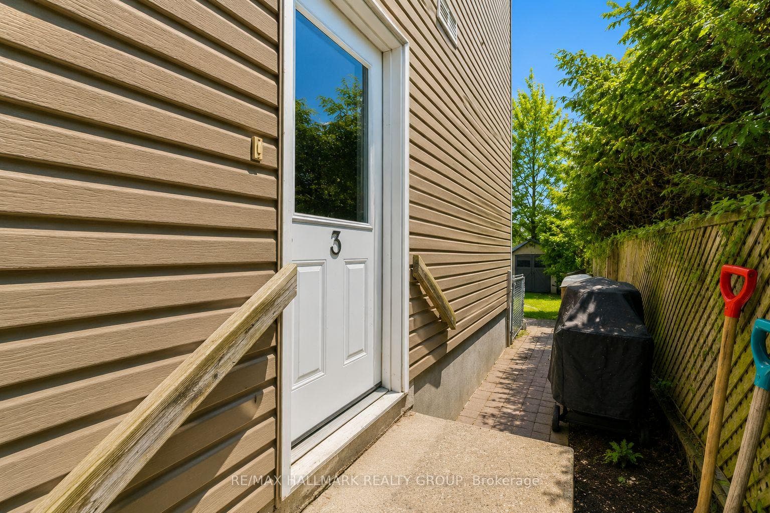 1796 Dumas Street photo 31