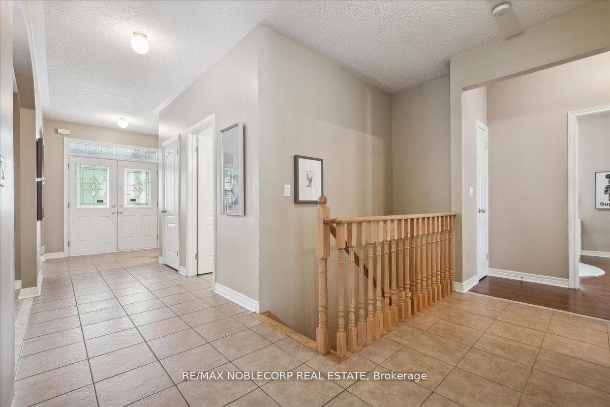 17 Aristocrat Road photo 20