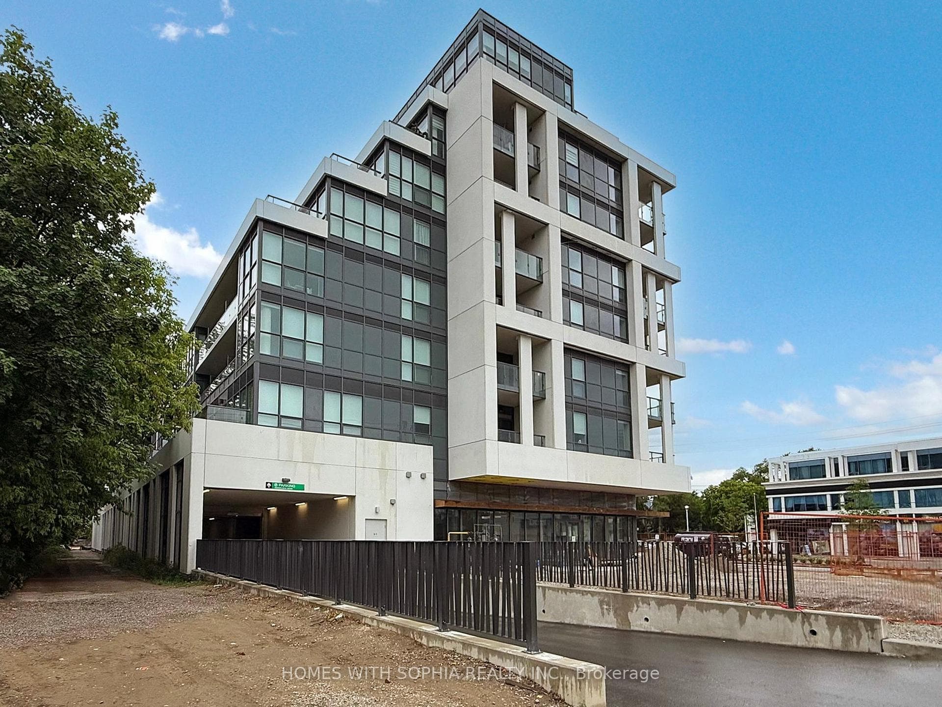 Building 181 Sheppard Ave E