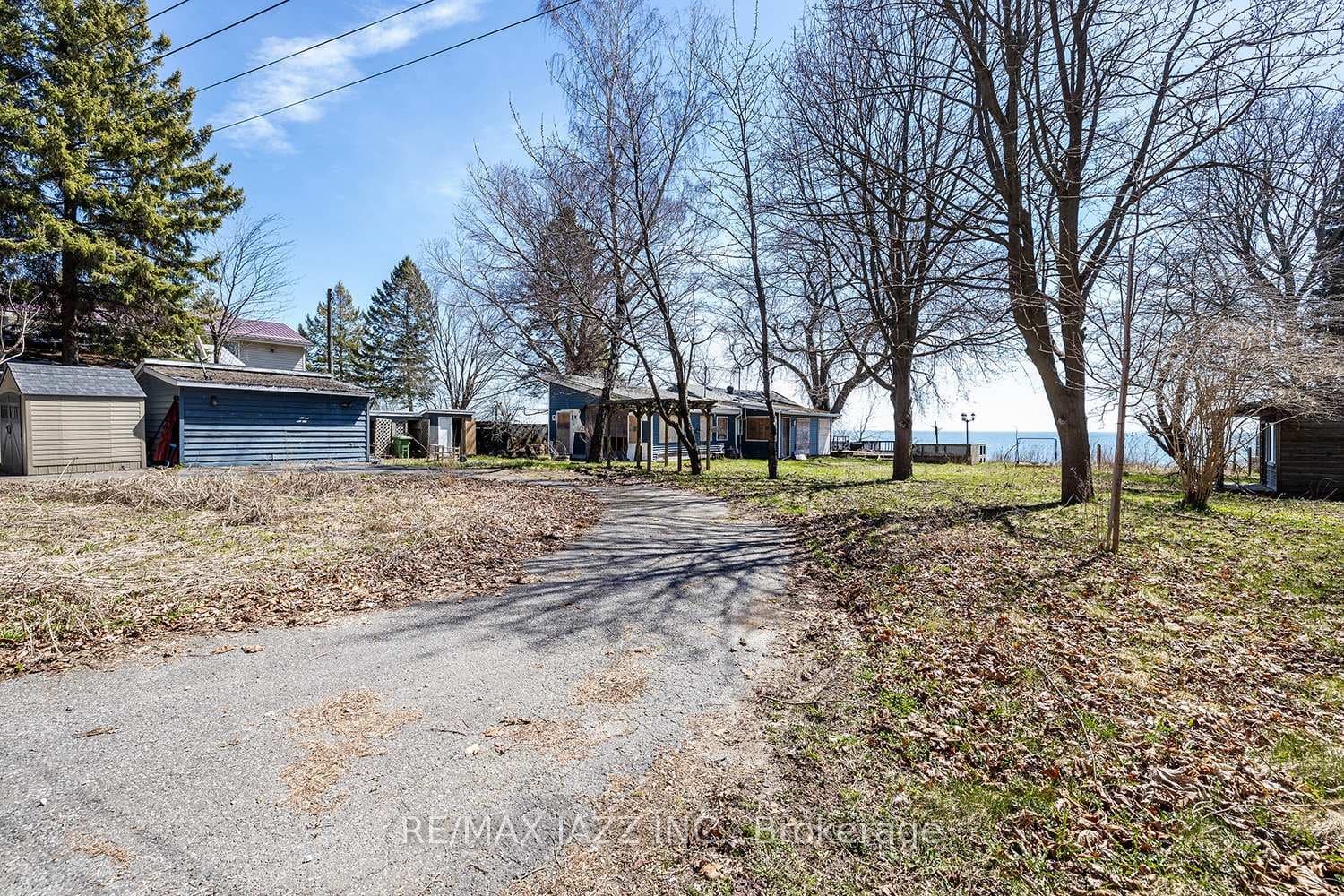 2802 Thickson Road photo 28