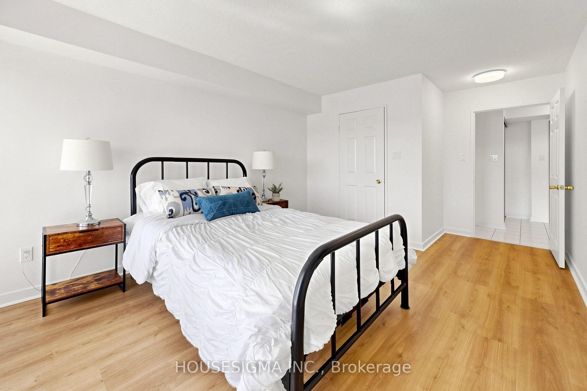 3231 Eglinton Avenue Unit 401 photo 16