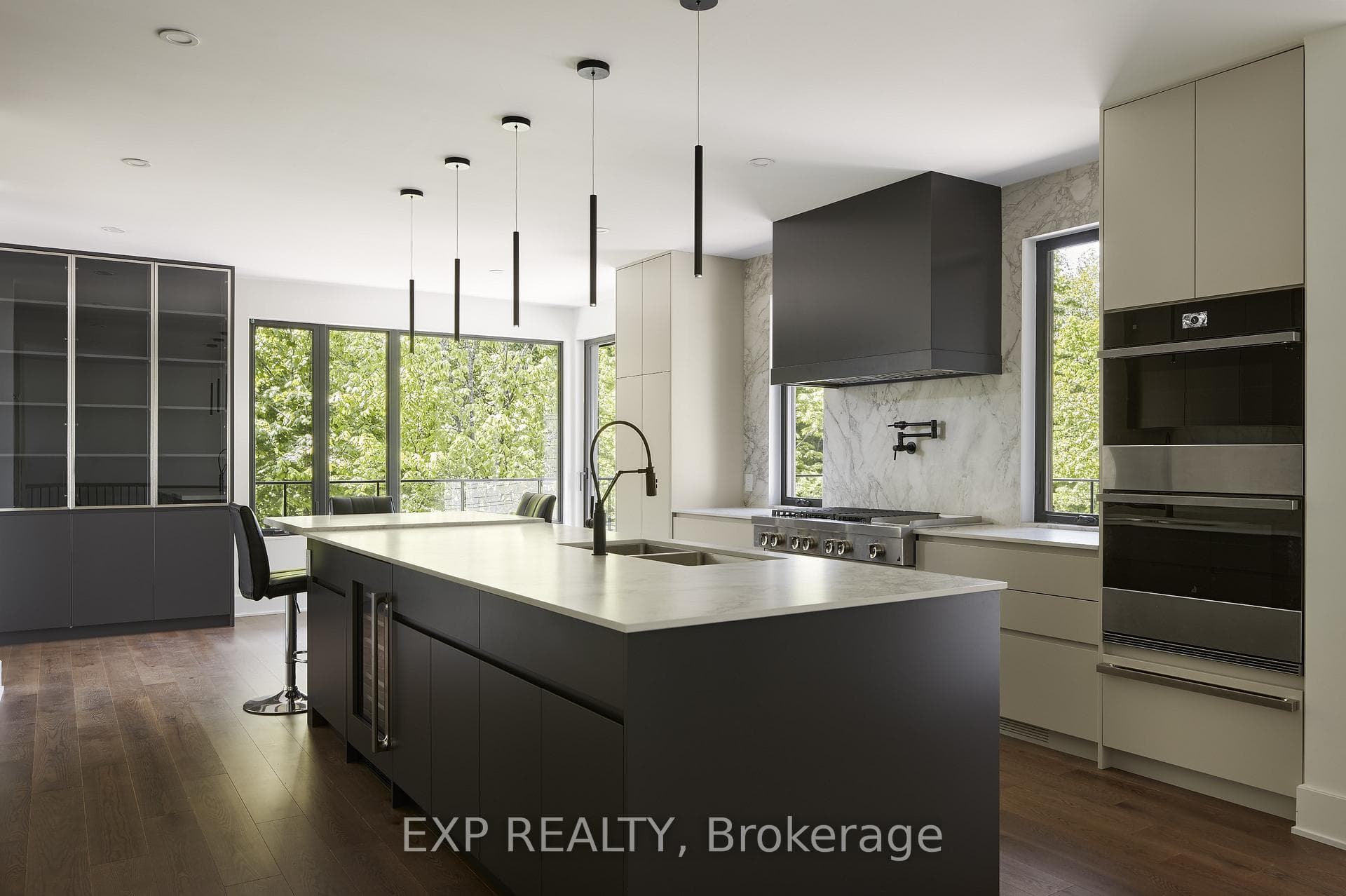 32 CLOVELLY Road photo 9