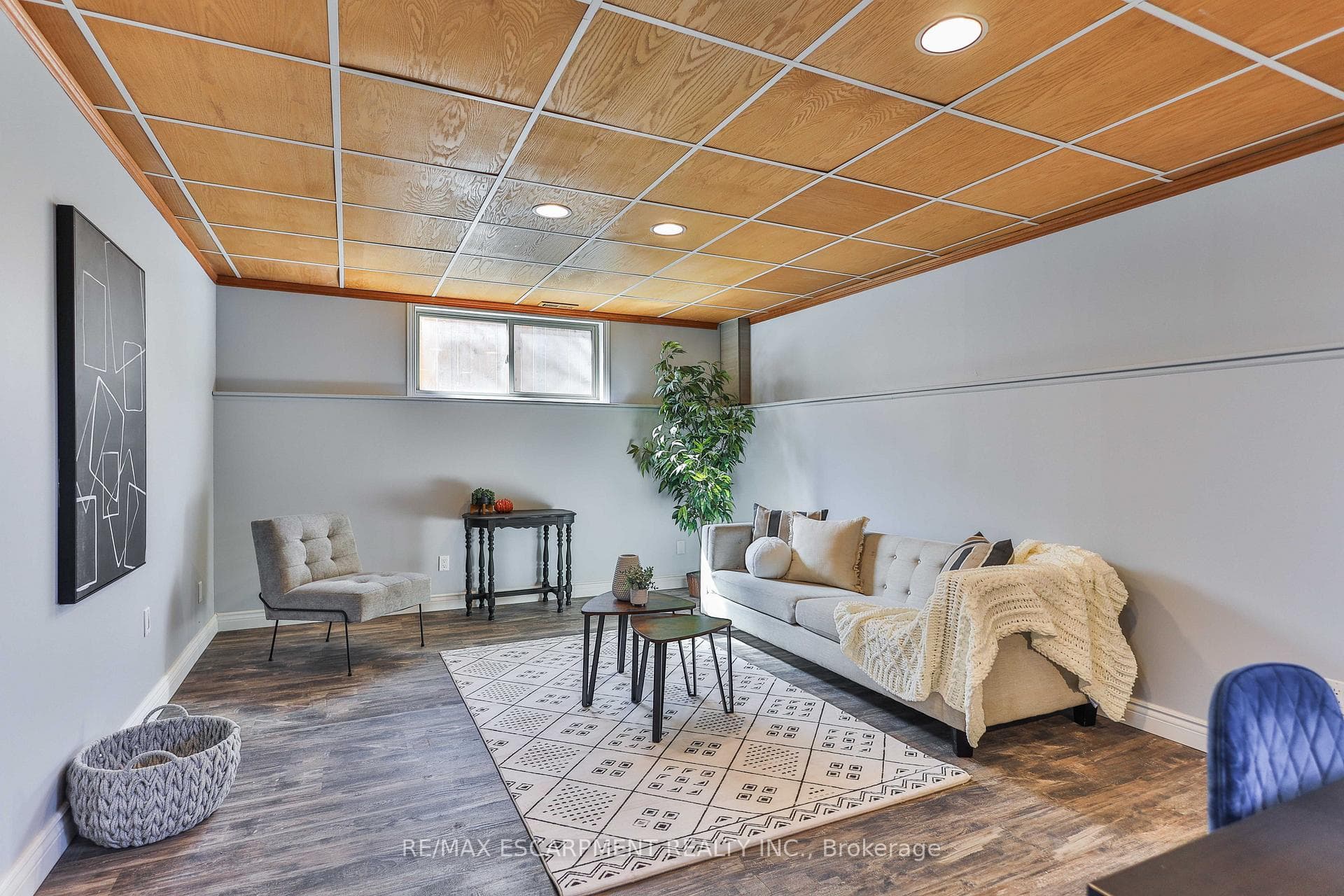 98 THOMAS Avenue photo 34