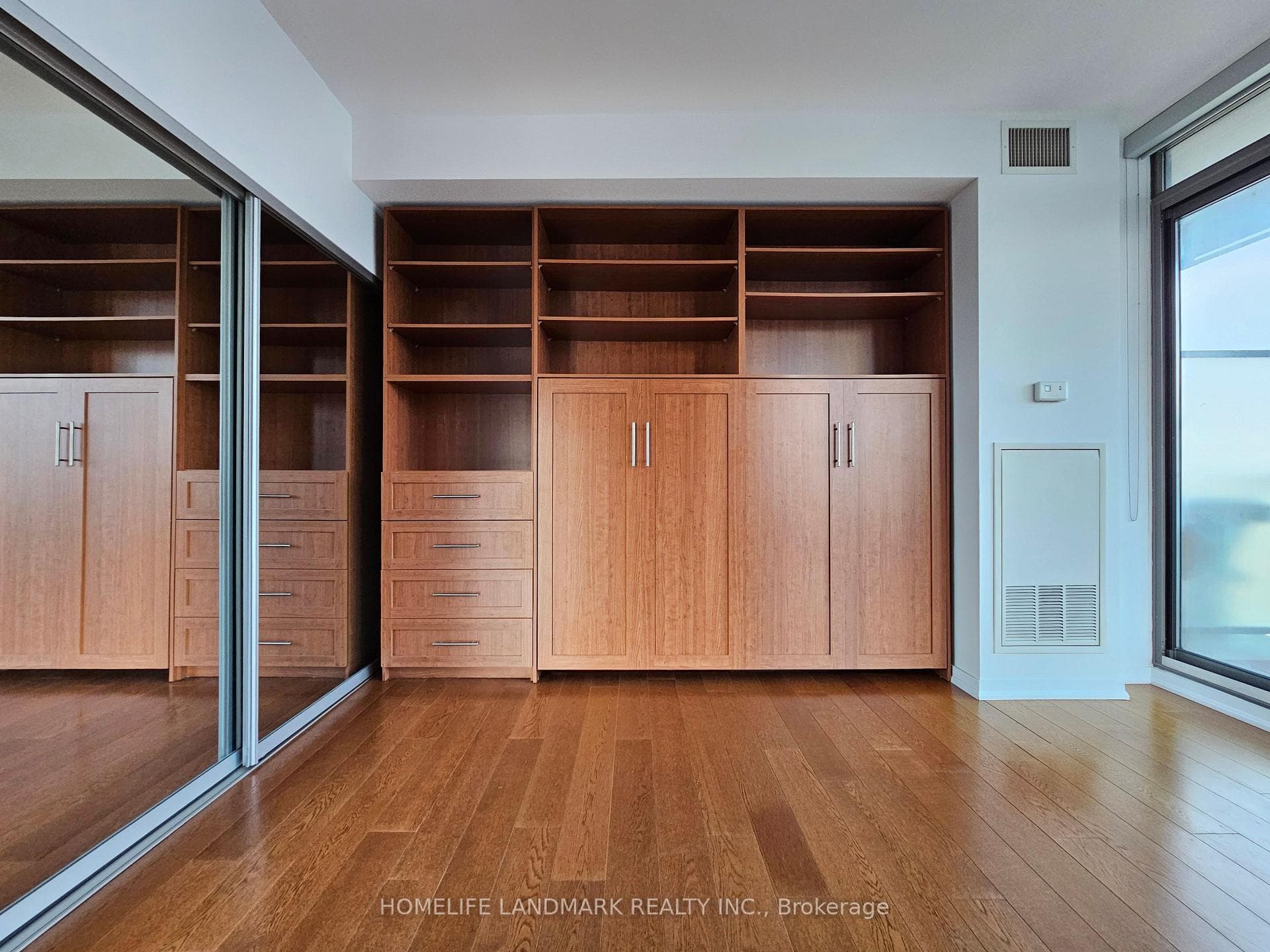 33 Lombard Street Unit 3301 photo 17