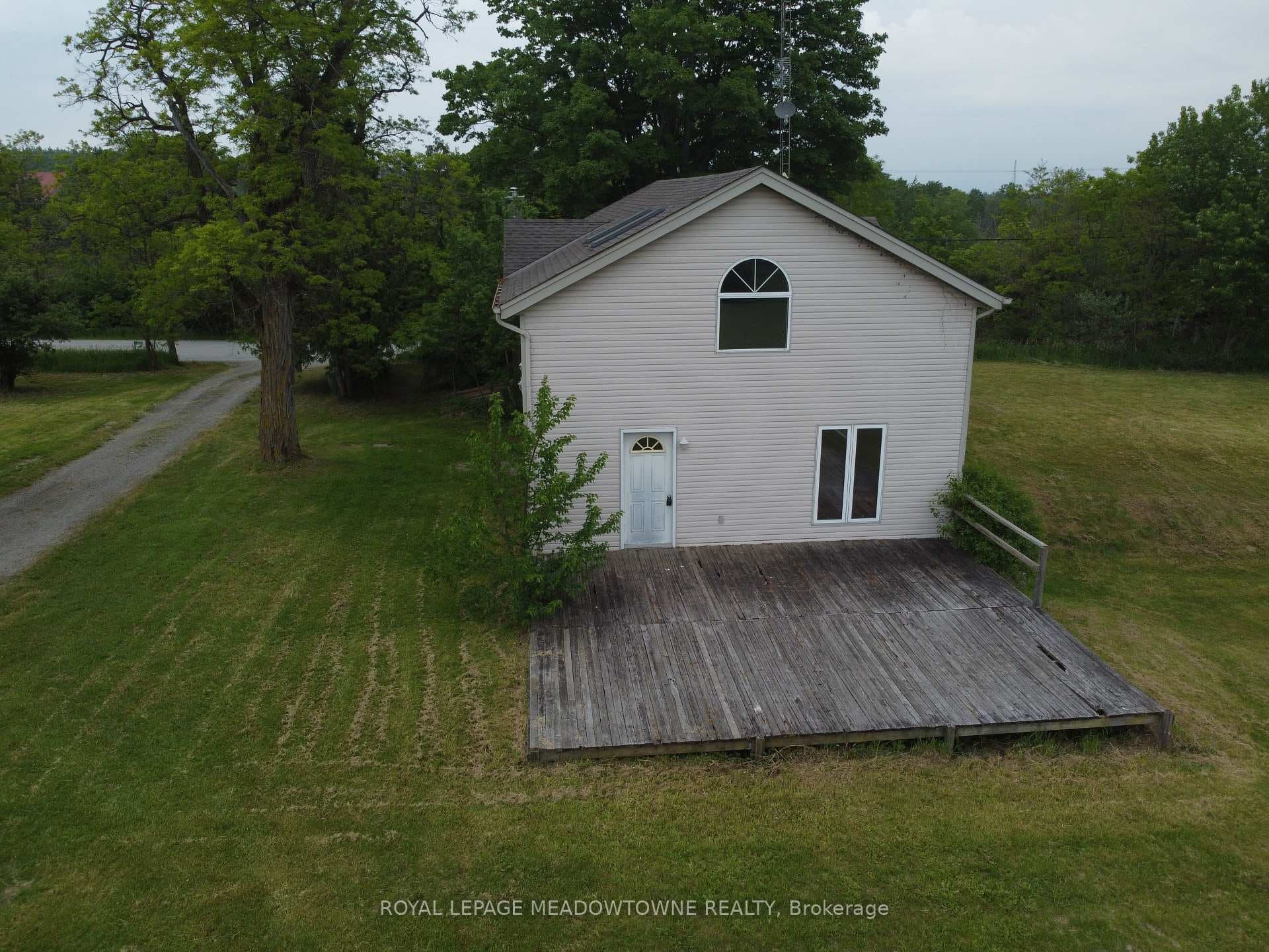 13489 Fourth Line farm house +/- 2,858 SF