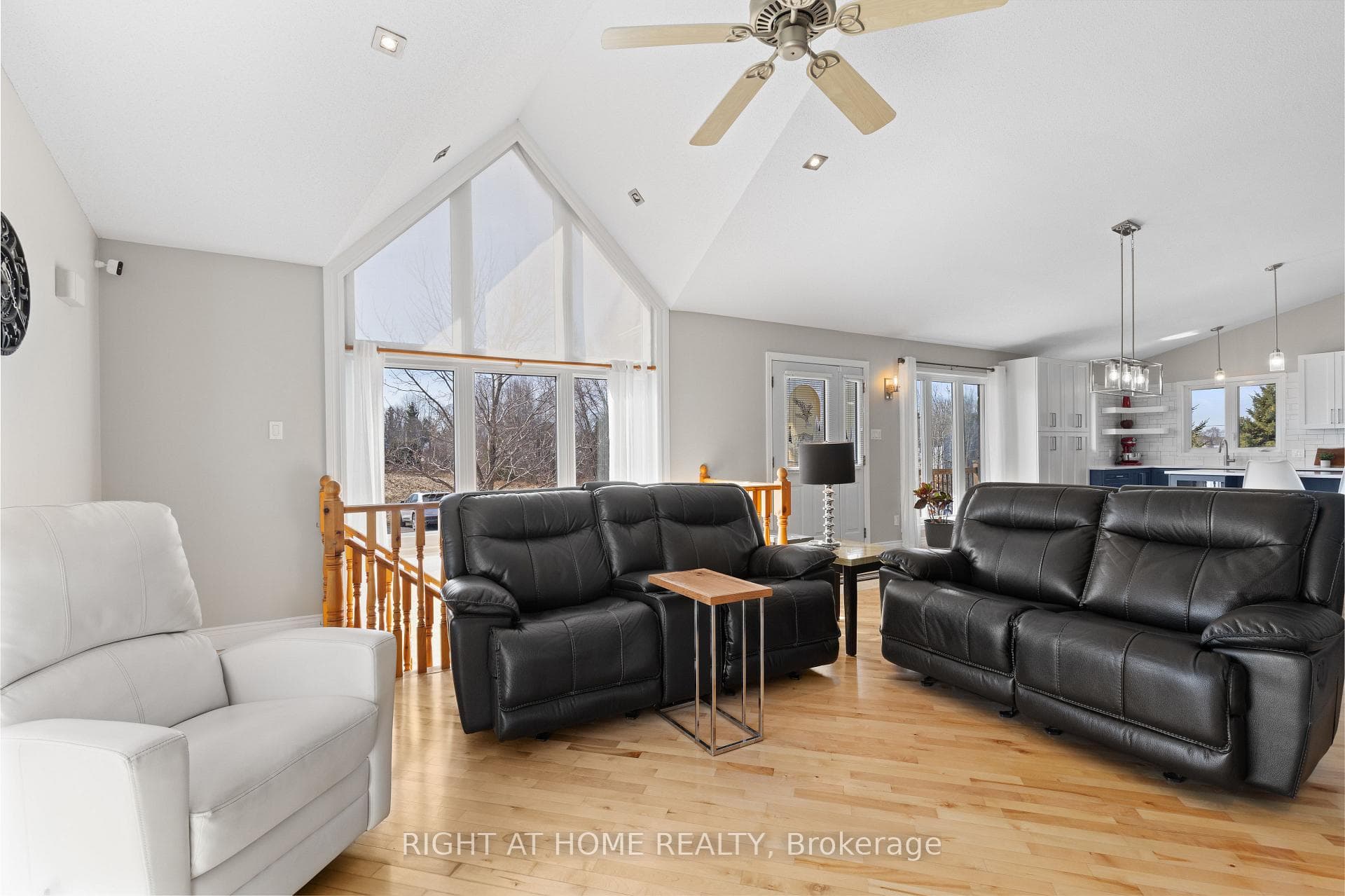 390 Marcel Street photo 14