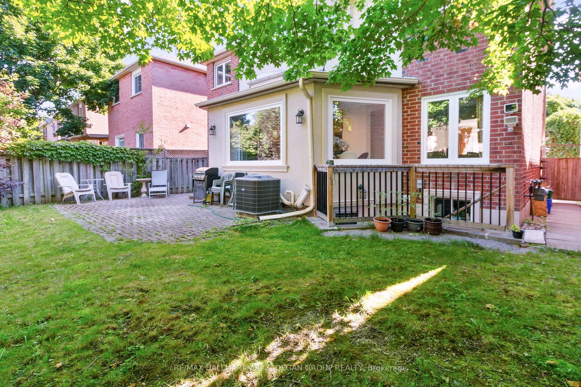 149 Roseborough Crescent photo 15
