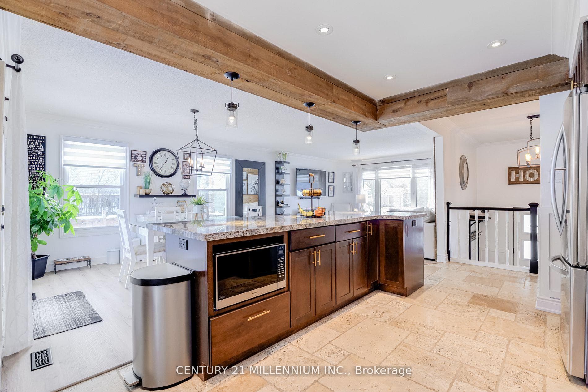 82 Holmes Drive photo 17