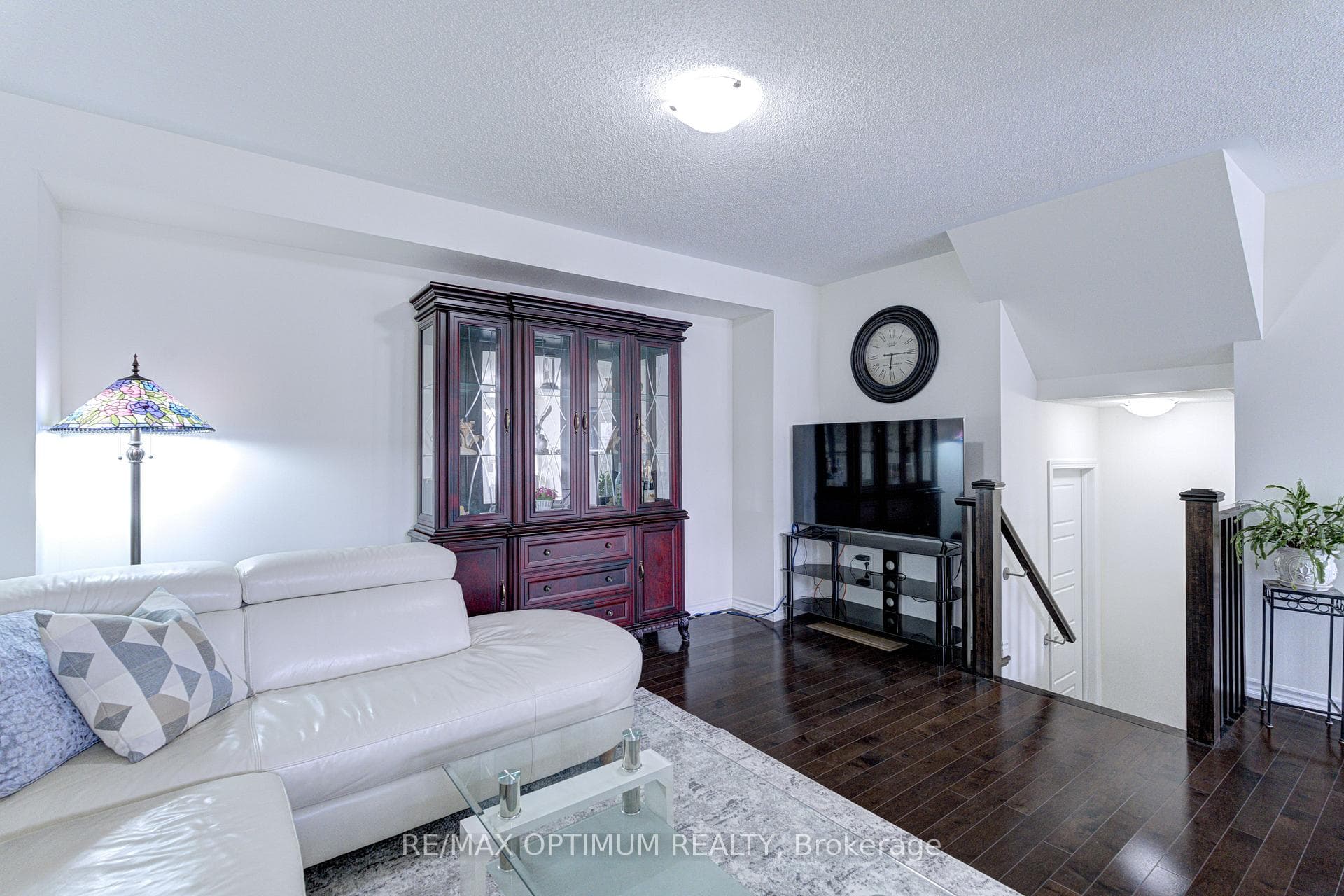 583 Laking Terrace photo 7