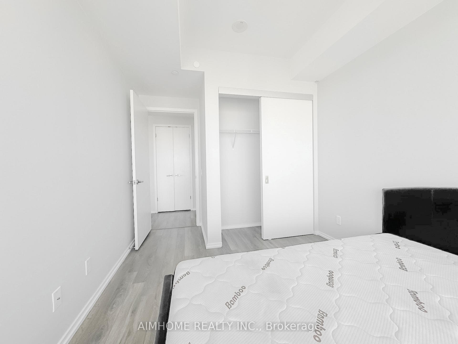 197 Yonge Street Unit 2705 photo 9