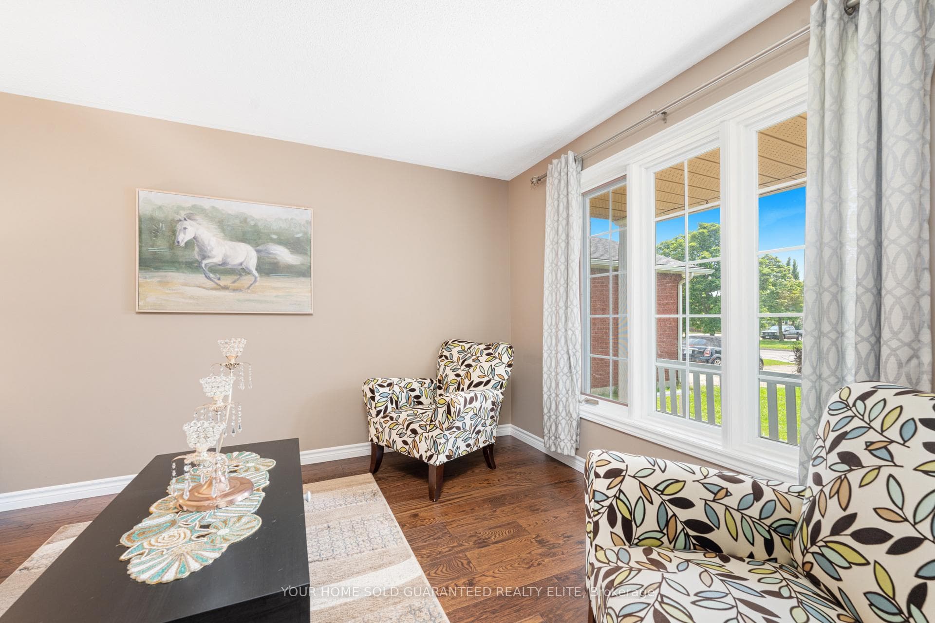 176 Confederation Avenue photo 9