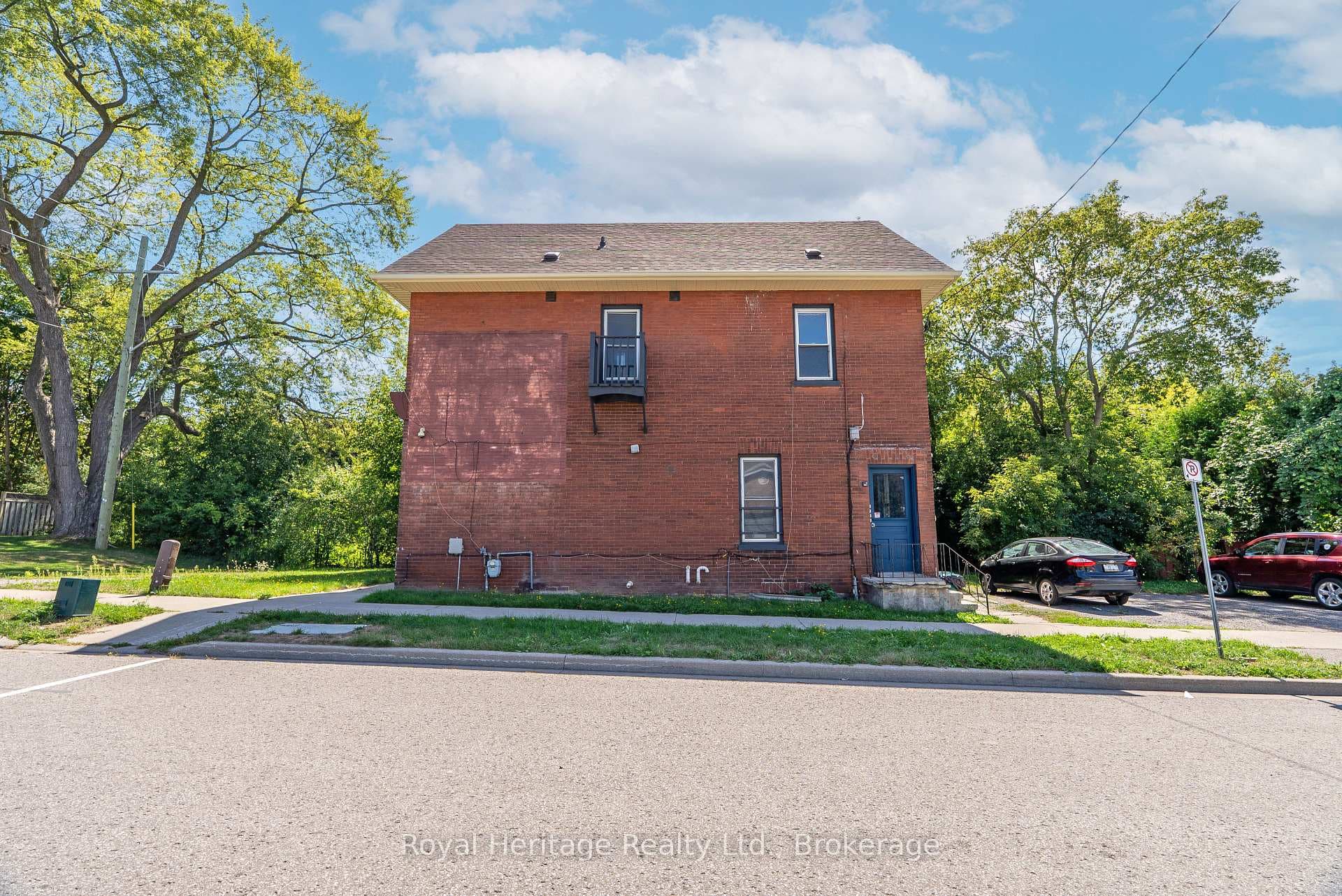 394 Centre Street photo 10