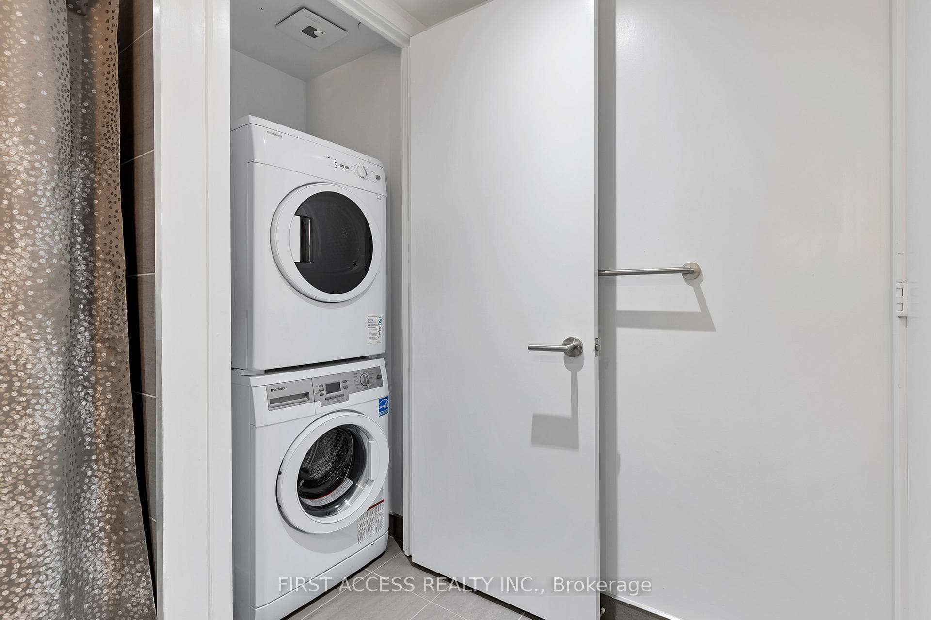 161 Roehampton Avenue Unit 3106 photo 21
