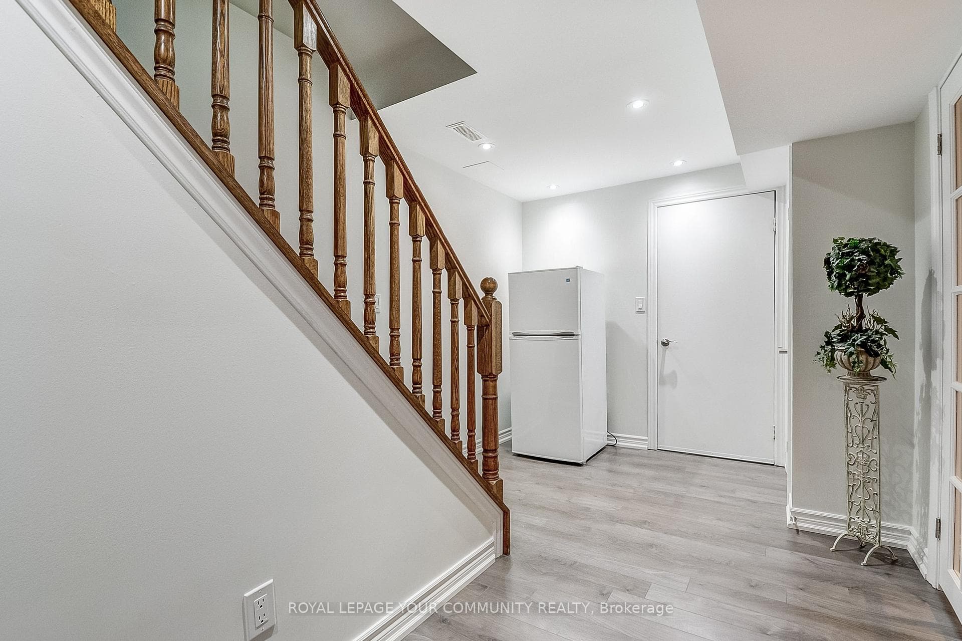 9 Hugo Road photo 36