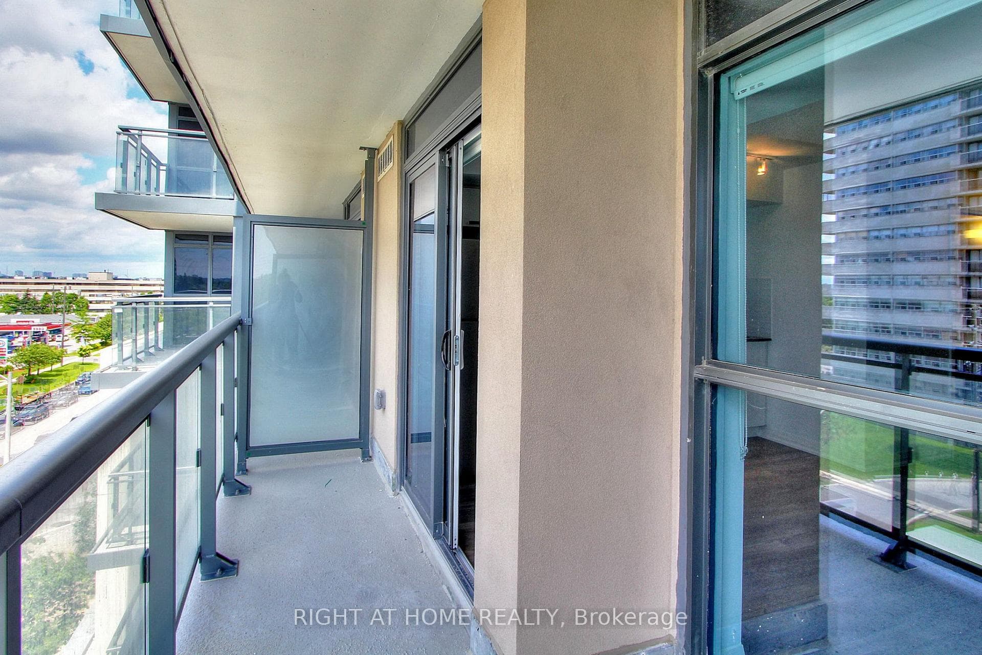 30 Meadowglen Place Unit 802 photo 27