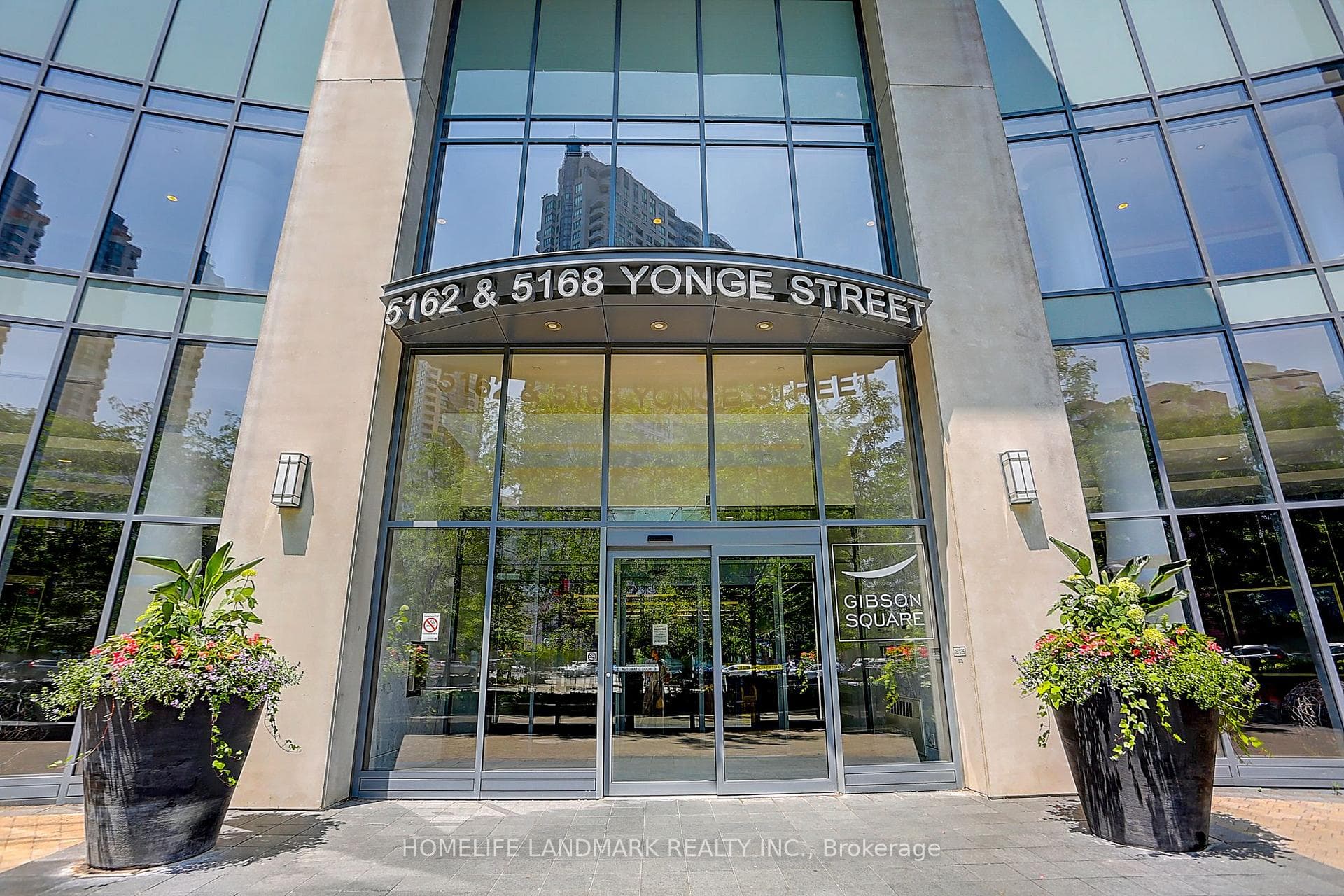 5162 Yonge Street Unit LPH308 photo 2