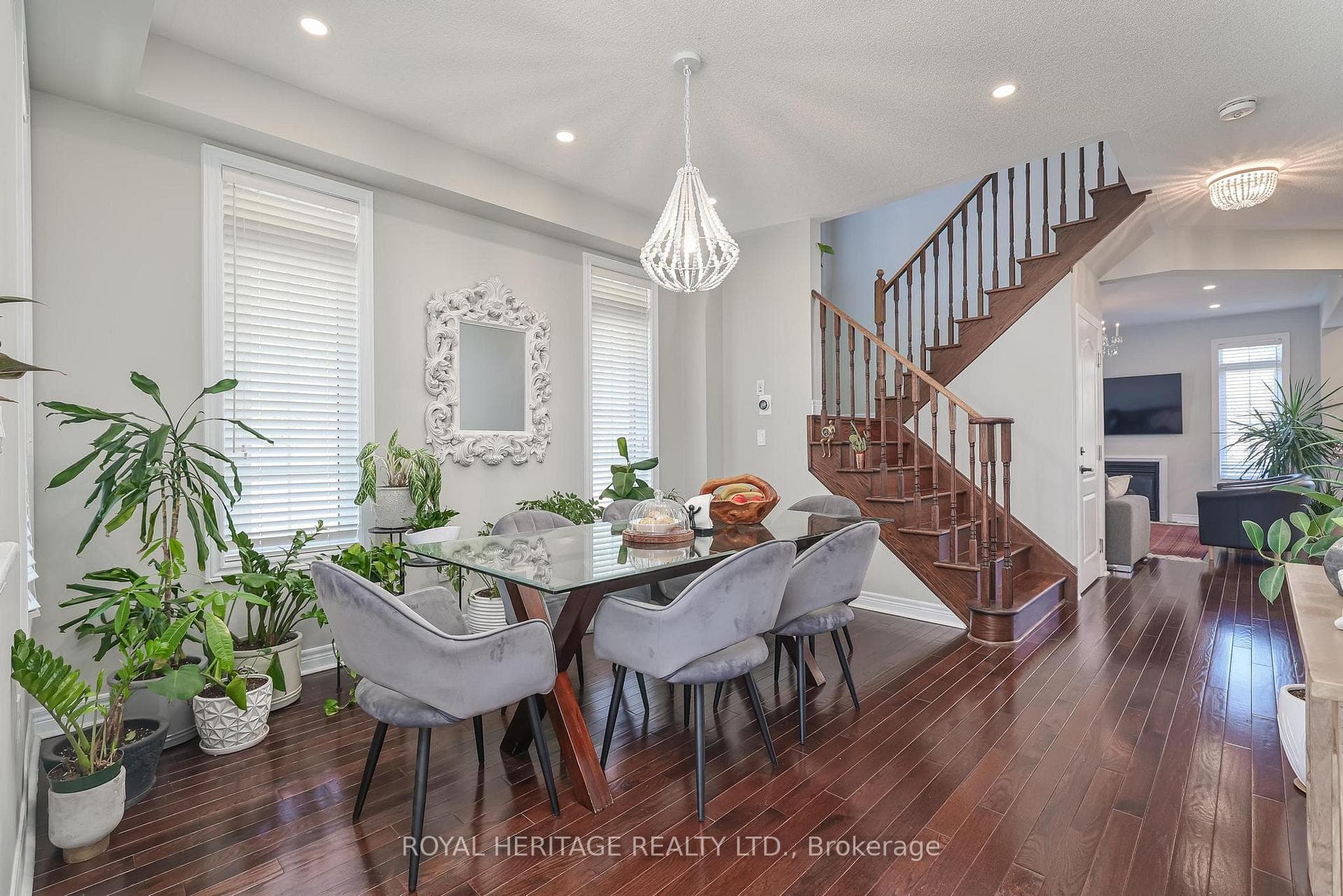 2493 Earl Grey Avenue photo 4