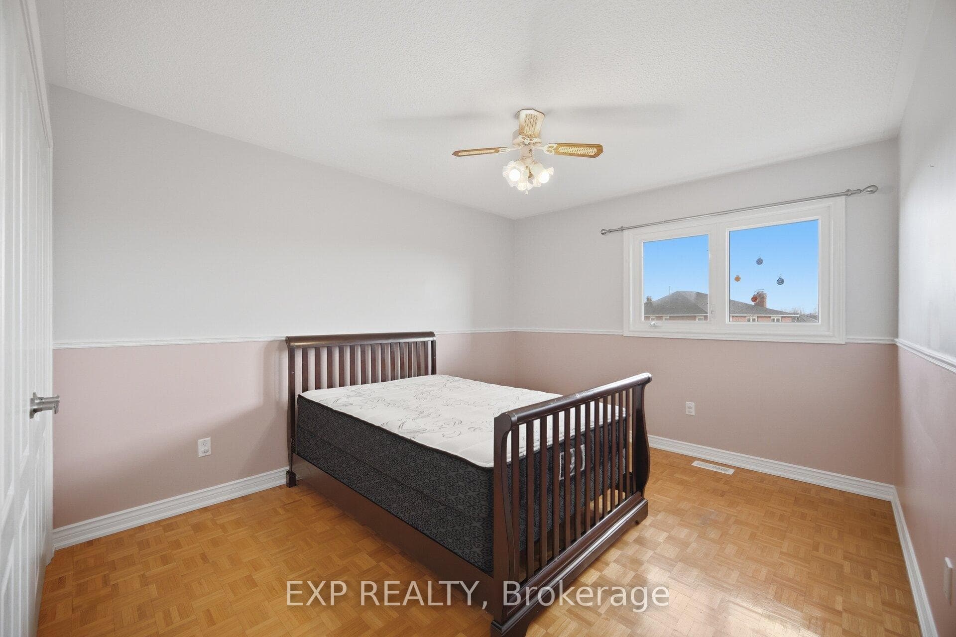 8912 Martin Grove Road photo 29
