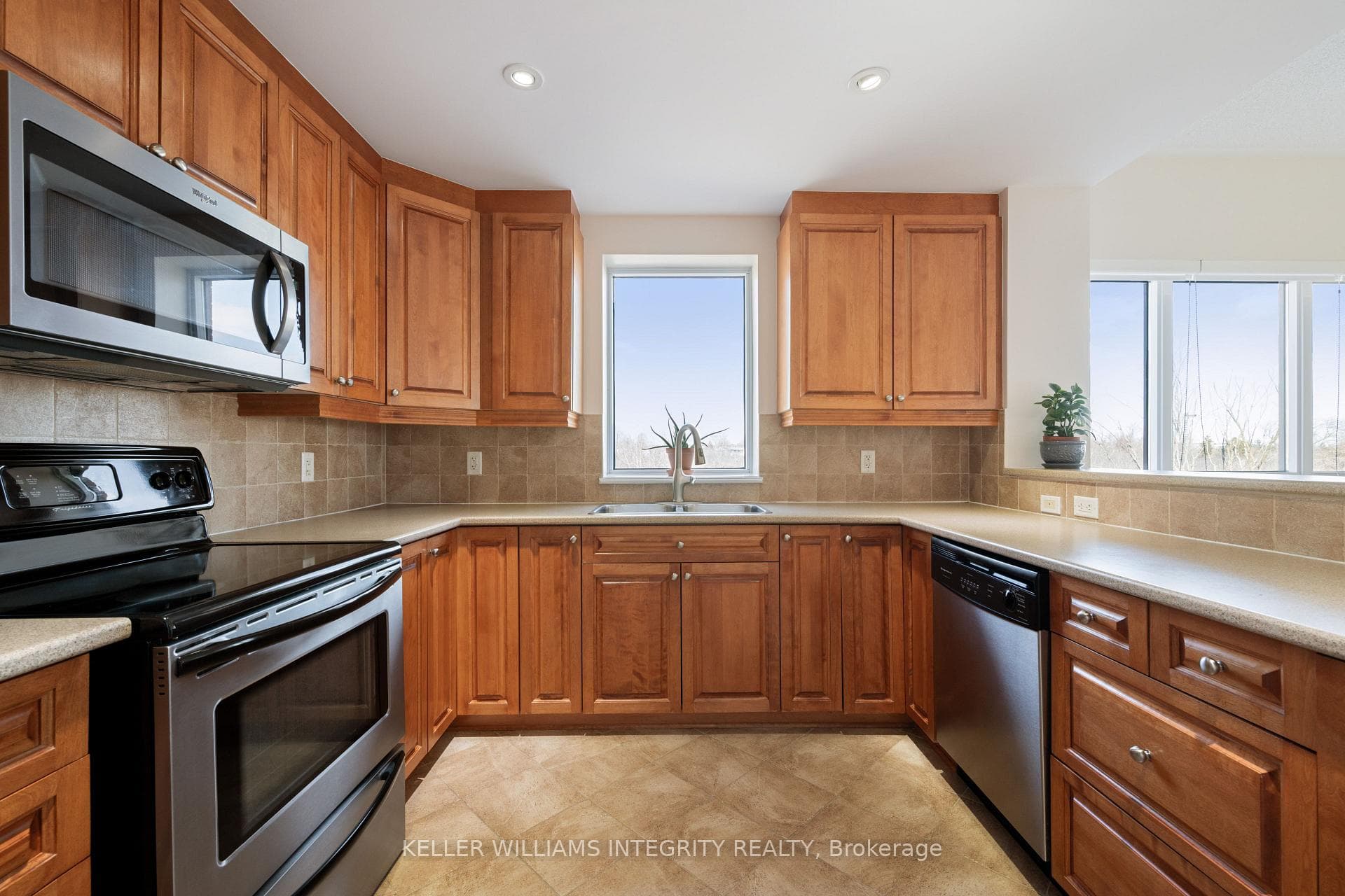 905 Beauparc Private Unit 219 photo 8