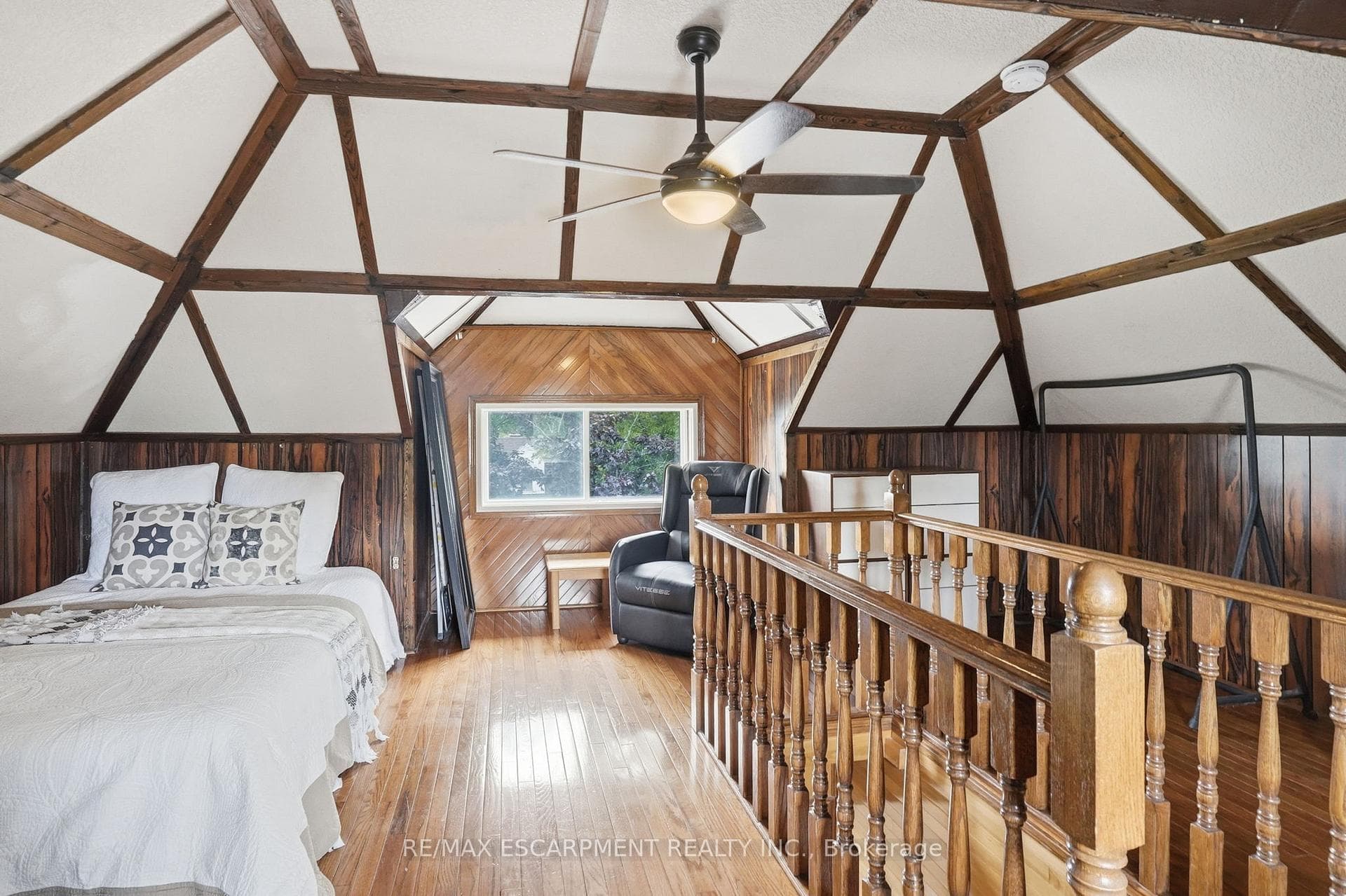 17 Tuxedo Avenue photo 37