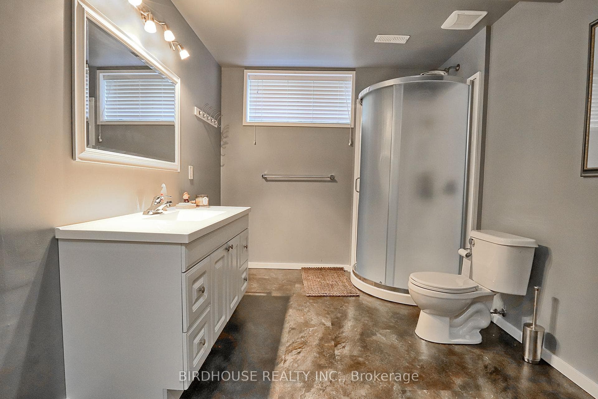21 ELLIS Crescent photo 26