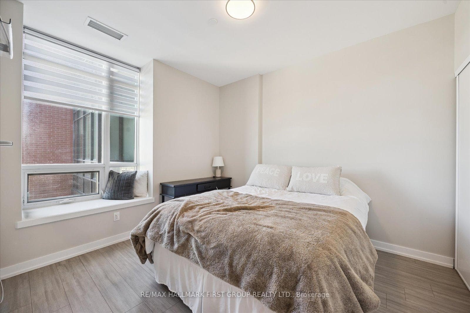 1010 Dundas Street Unit 302 photo 15