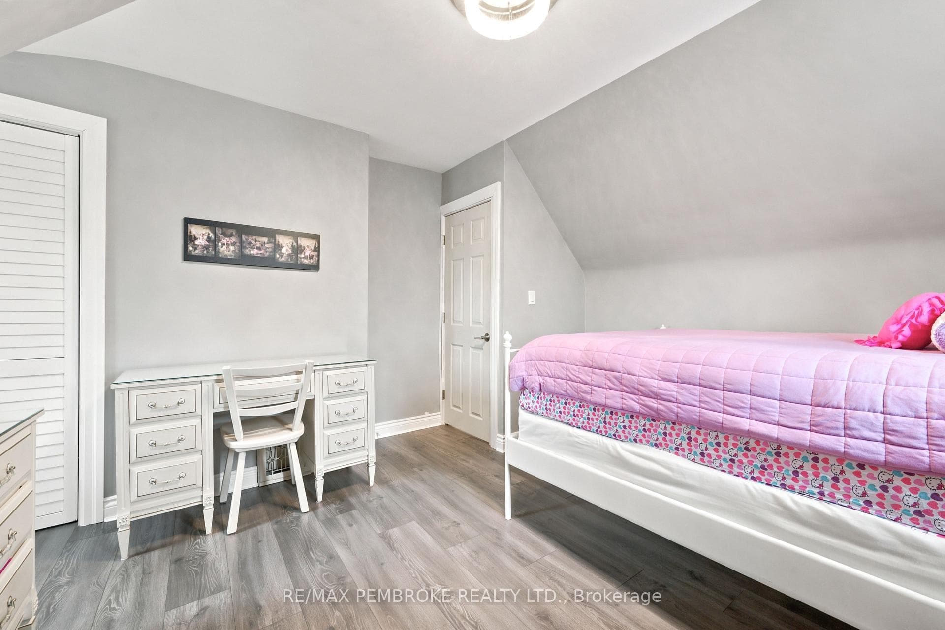 739 Front Street photo 21