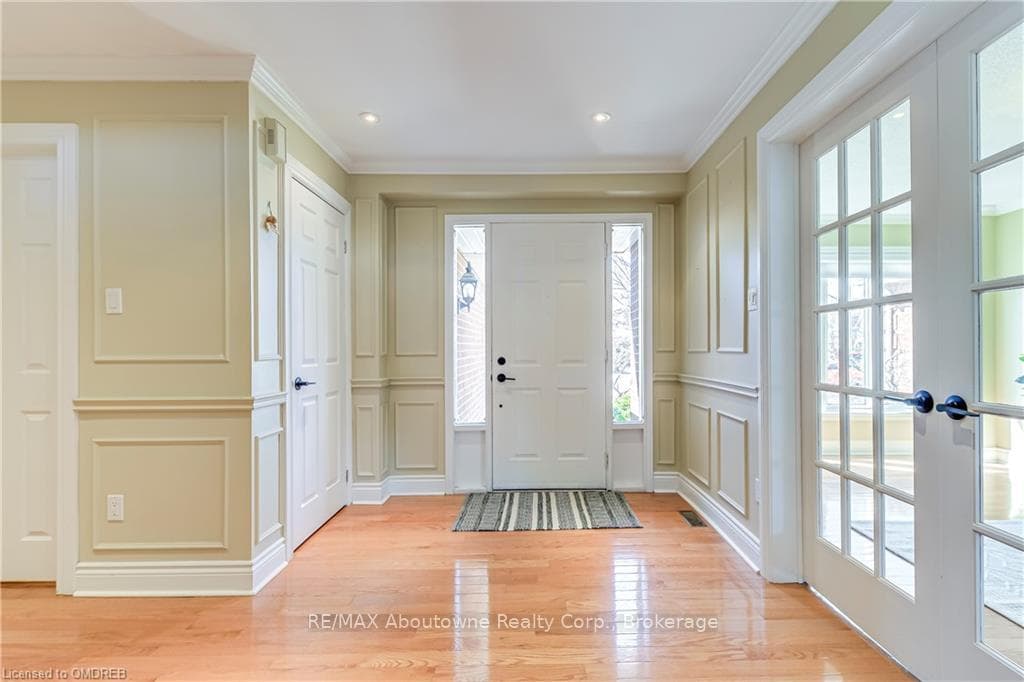 2155 PINEVIEW Drive photo 3