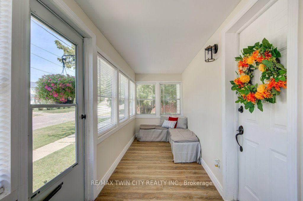 461 Selkirk Street photo 22